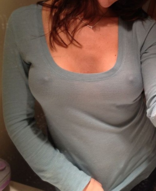 Lehký svetřík - Bradavky v pozoru! Aneb dneska bez podprd! Lehký svetřík - Bradavky v pozoru! Aneb dneska bez podprd!